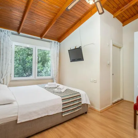 Yoeruek Park Pansiyon 3* קמר