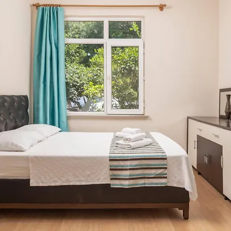 מלון Yoeruek Park Pansiyon 3*