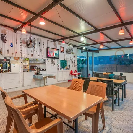 Yoeruek Park Pansiyon 3* קמר