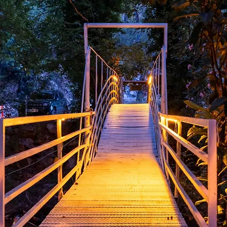 Yoeruek Park Pansiyon מלון