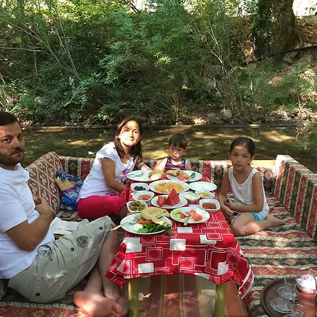 Yoeruek Park Pansiyon 3* קמר