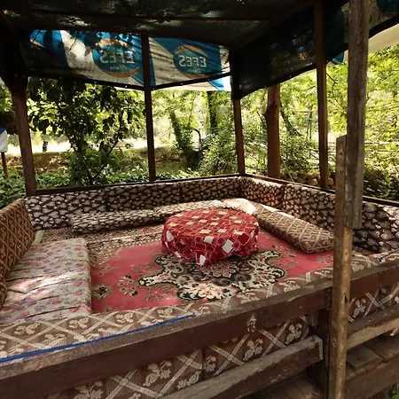 מלון Yoeruek Park Pansiyon קמר