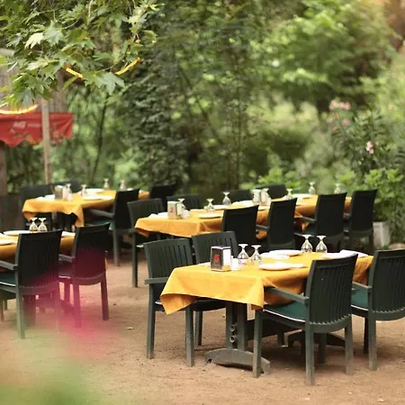 Yoeruek Park Pansiyon 3* קמר