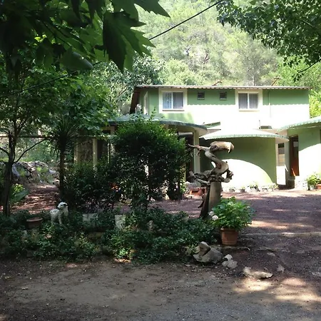 Yoeruek Park Pansiyon קמר