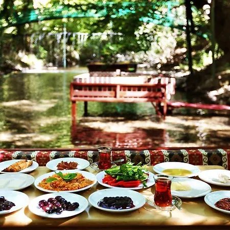 מלון Yoeruek Park Pansiyon